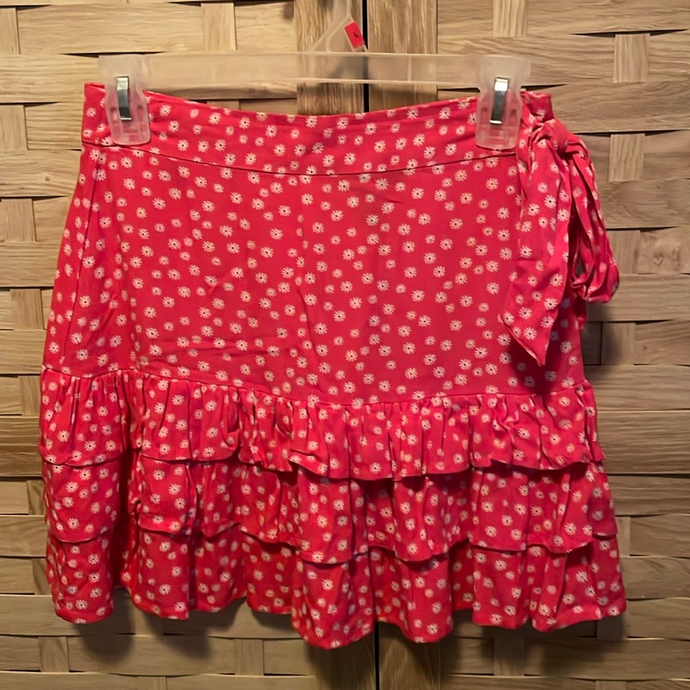 NWOT Forever 21 rayon back zip pink/white floral mini skirt, Size S